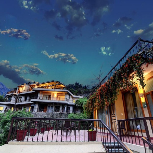 Amritara Raga on the Ganges, Rishikesh