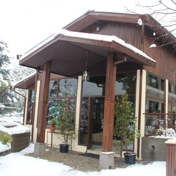 The Earl's Court, Nainital